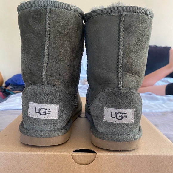 UGG Boots Kids Size 2 - Picture 5 of 8